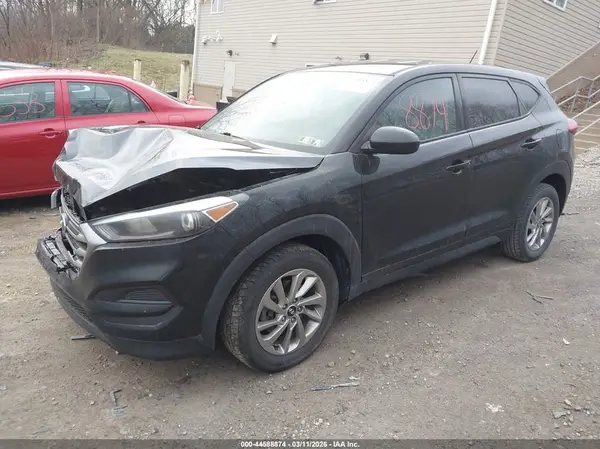 KM8J2CA45JU821411 2018 HYUNDAI TUCSON - Image 2