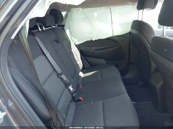 KM8J2CA45JU824065 2018 HYUNDAI TUCSON - Image 8