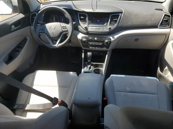KM8J2CA45JU824423 2018 HYUNDAI TUCSON - Image 8