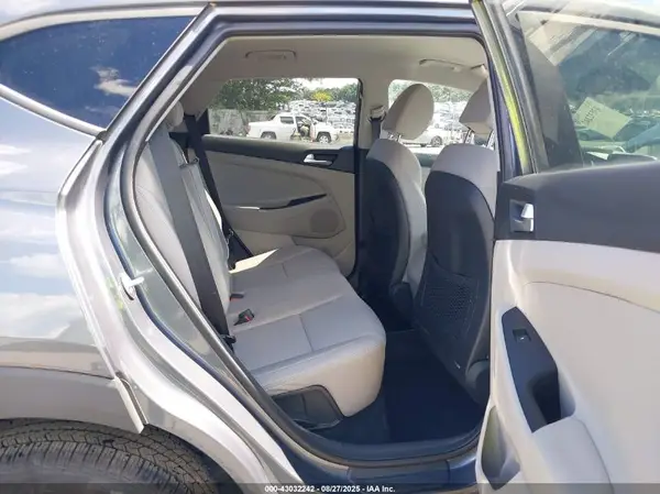 KM8J2CA45KU039711 2019 HYUNDAI TUCSON - Image 8