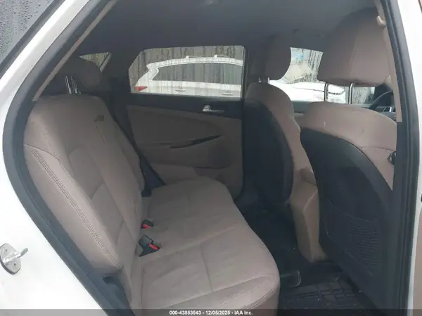 KM8J2CA45KU055570 2019 HYUNDAI TUCSON - Image 8