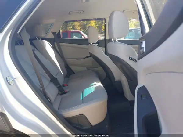 KM8J2CA45KU068092 2019 HYUNDAI TUCSON - Image 8