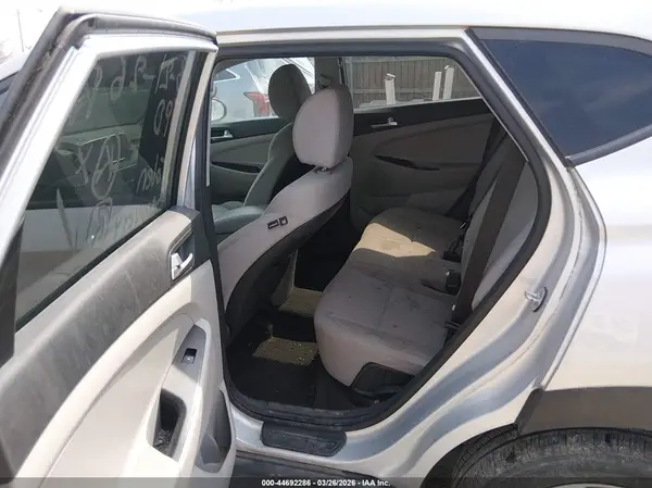 KM8J2CA45KU895462 2019 HYUNDAI TUCSON - Image 8