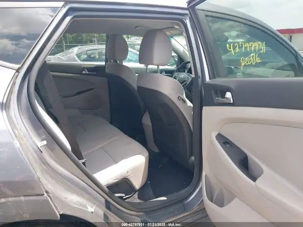 KM8J2CA45KU941940 2019 HYUNDAI TUCSON - Image 8