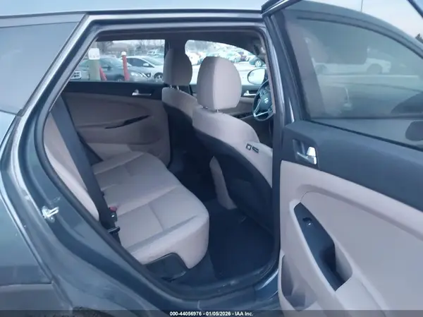 KM8J2CA45MU286648 2021 HYUNDAI TUCSON - Image 8
