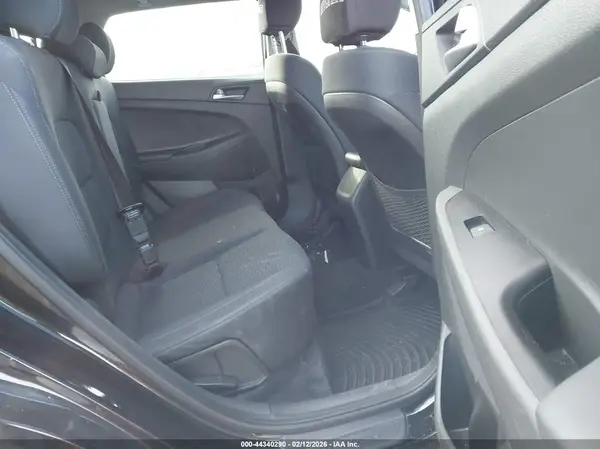 KM8J2CA45MU383011 2021 HYUNDAI TUCSON - Image 8