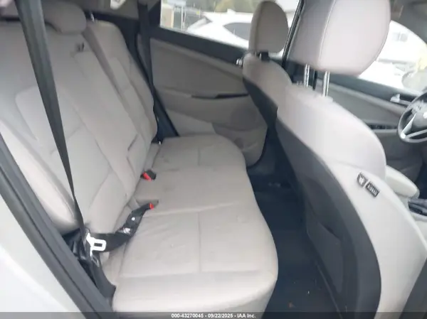 KM8J2CA45MU395868 2021 HYUNDAI TUCSON - Image 8