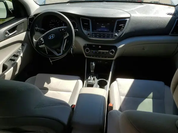 KM8J2CA46HU502657 2017 HYUNDAI TUCSON - Image 8