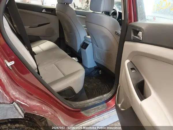 KM8J2CA46HU574863 2017 HYUNDAI TUCSON - Image 8