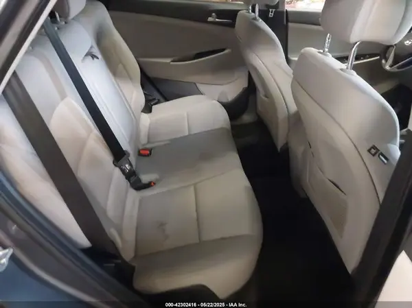 KM8J2CA46JU633271 2018 HYUNDAI TUCSON - Image 8