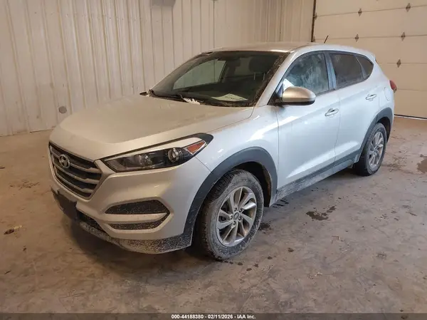 KM8J2CA46JU656128 2018 HYUNDAI TUCSON - Image 2