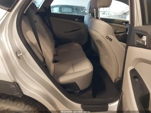 KM8J2CA46JU656128 2018 HYUNDAI TUCSON - Image 8
