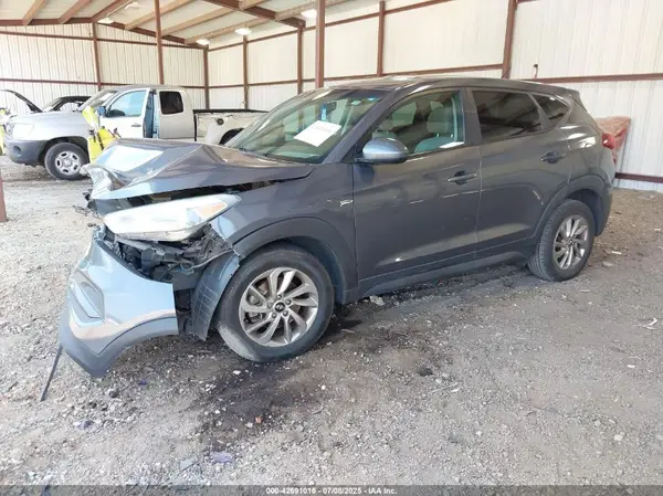 KM8J2CA46JU656503 2018 HYUNDAI TUCSON - Image 2