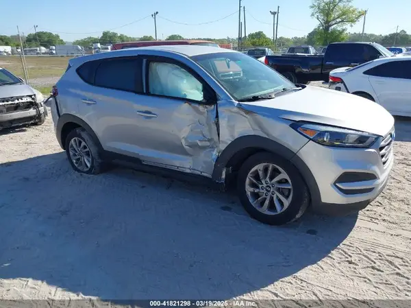KM8J2CA46JU662933 2018 HYUNDAI TUCSON - Image 1