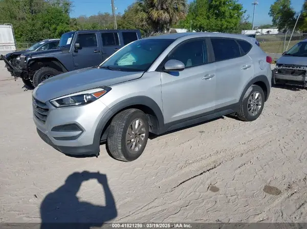KM8J2CA46JU662933 2018 HYUNDAI TUCSON - Image 2