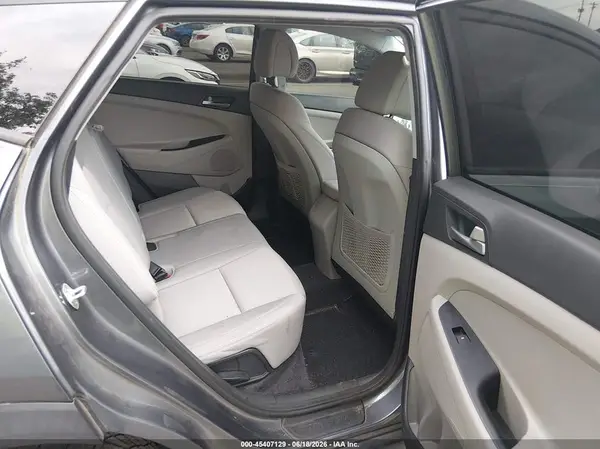 KM8J2CA46JU684012 2018 HYUNDAI TUCSON - Image 8