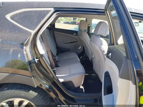 KM8J2CA46JU719390 2018 HYUNDAI TUCSON - Image 8