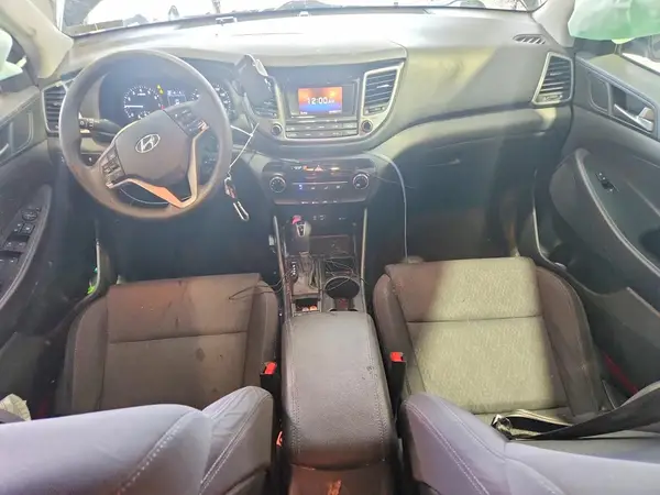 KM8J2CA46JU746749 2018 HYUNDAI TUCSON - Image 8