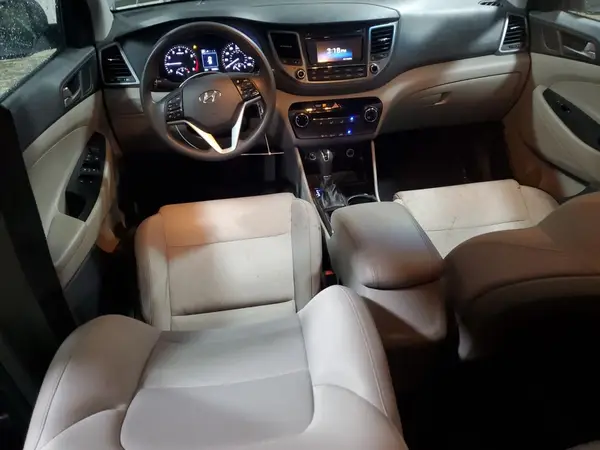 KM8J2CA46JU768072 2018 HYUNDAI TUCSON - Image 8
