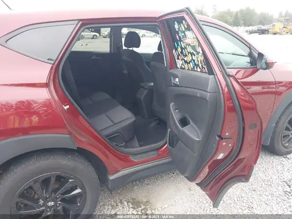 KM8J2CA46JU768332 2018 HYUNDAI TUCSON - Image 8