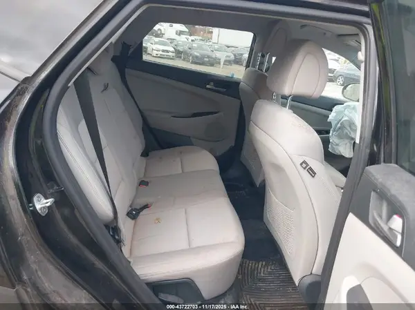 KM8J2CA46JU780996 2018 HYUNDAI TUCSON - Image 8