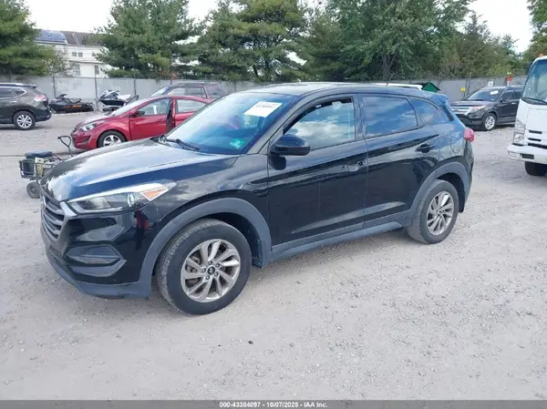KM8J2CA46JU803726 2018 HYUNDAI TUCSON - Image 2