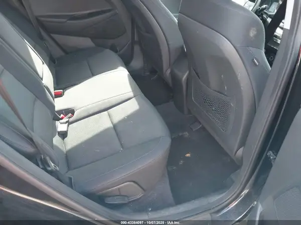 KM8J2CA46JU803726 2018 HYUNDAI TUCSON - Image 8