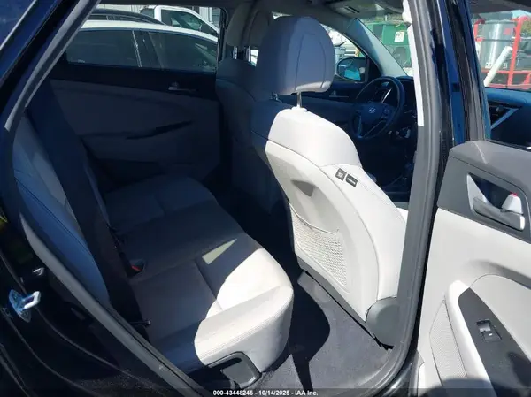 KM8J2CA46JU803838 2018 HYUNDAI TUCSON - Image 8