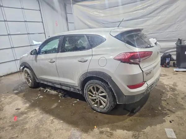 KM8J2CA46JU818081 2018 HYUNDAI TUCSON - Image 2