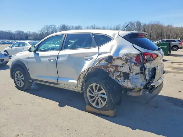 KM8J2CA46JU818355 2018 HYUNDAI TUCSON - Image 2