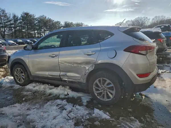 KM8J2CA46JU822566 2018 HYUNDAI TUCSON - Image 2