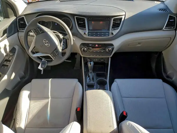 KM8J2CA46JU822566 2018 HYUNDAI TUCSON - Image 8
