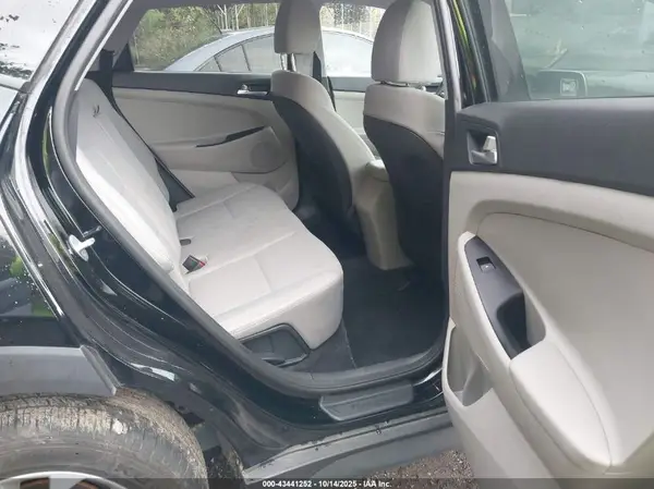 KM8J2CA46KU002246 2019 HYUNDAI TUCSON - Image 8