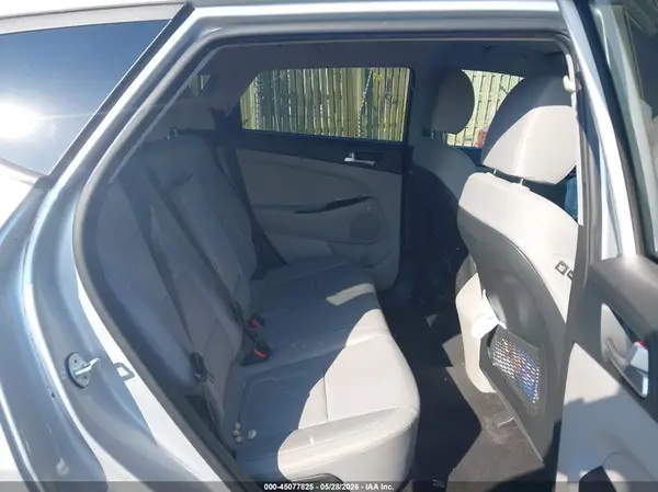 KM8J2CA46KU007530 2019 HYUNDAI TUCSON - Image 8
