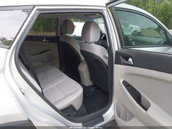 KM8J2CA46KU007642 2019 HYUNDAI TUCSON - Image 8