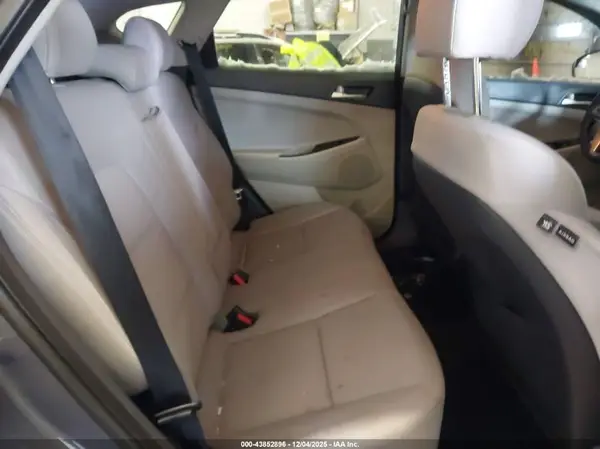 KM8J2CA46KU074290 2019 HYUNDAI TUCSON - Image 8