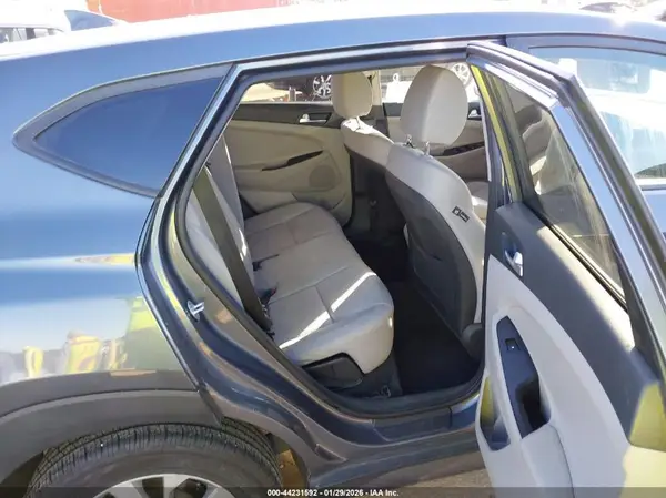 KM8J2CA46KU882509 2019 HYUNDAI TUCSON - Image 8