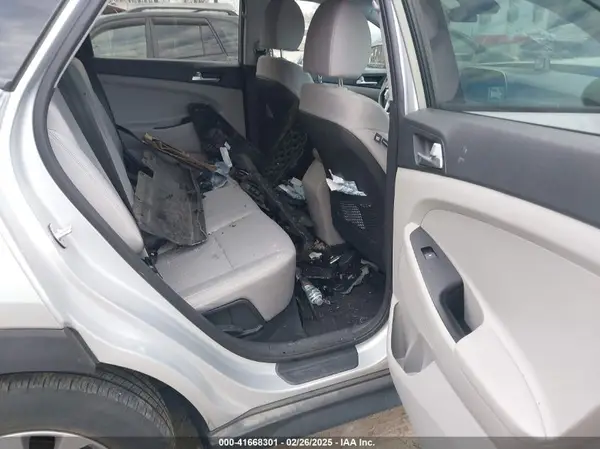 KM8J2CA46KU896913 2019 HYUNDAI TUCSON - Image 8