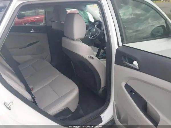 KM8J2CA46KU958598 2019 HYUNDAI TUCSON - Image 8