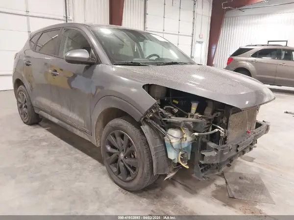 KM8J2CA46KU960142 2019 HYUNDAI TUCSON - Image 1