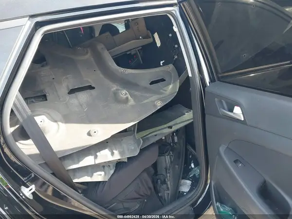 KM8J2CA46KU979984 2019 HYUNDAI TUCSON - Image 8