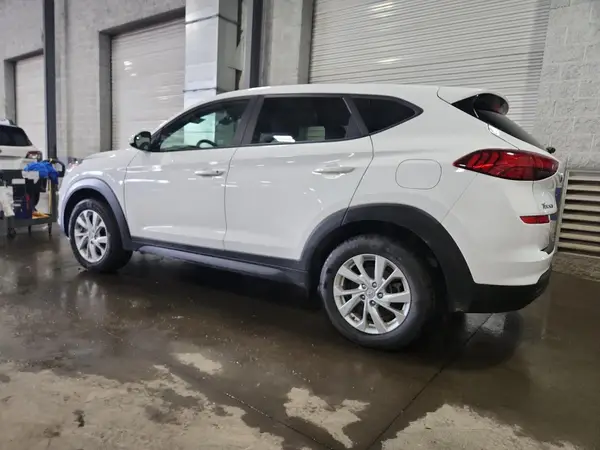KM8J2CA46MU288201 2021 HYUNDAI TUCSON - Image 2