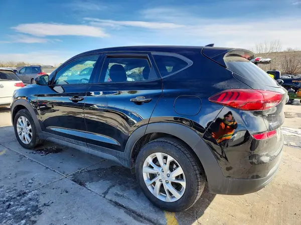KM8J2CA46MU303165 2021 HYUNDAI TUCSON - Image 2