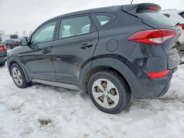 KM8J2CA47HU427922 2017 HYUNDAI TUCSON - Image 2