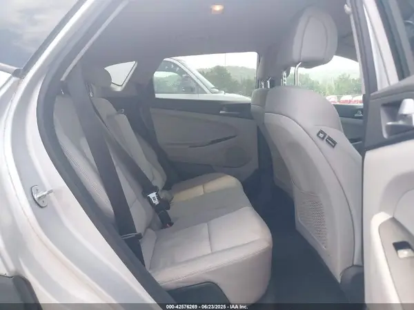 KM8J2CA47JU653416 2018 HYUNDAI TUCSON - Image 8