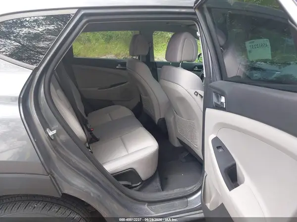 KM8J2CA47JU654811 2018 HYUNDAI TUCSON - Image 8