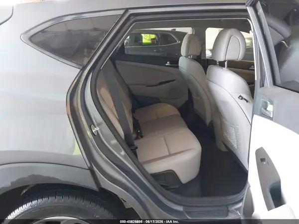 KM8J2CA47JU654923 2018 HYUNDAI TUCSON - Image 8
