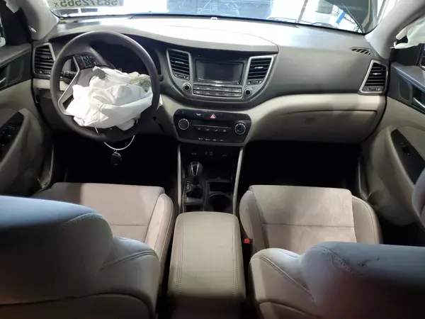 KM8J2CA47JU656221 2018 HYUNDAI TUCSON - Image 8
