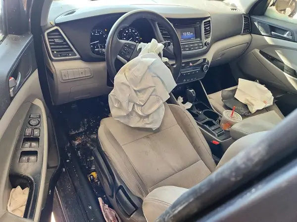 KM8J2CA47JU658373 2018 HYUNDAI TUCSON - Image 8