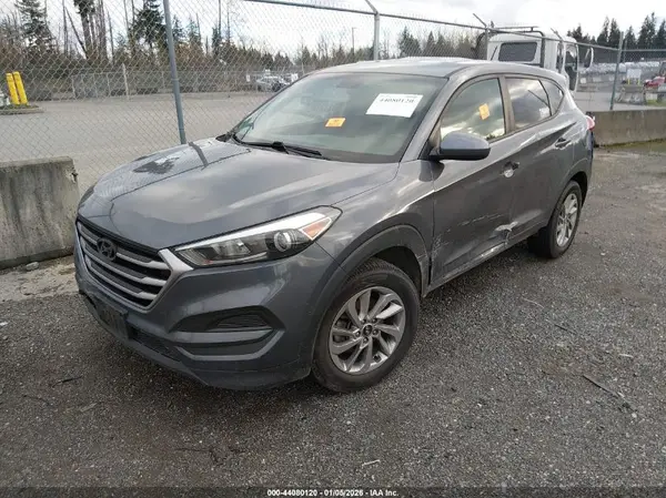 KM8J2CA47JU670040 2018 HYUNDAI TUCSON - Image 2